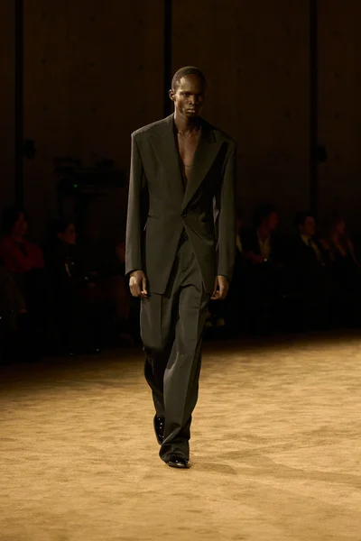Look 3
